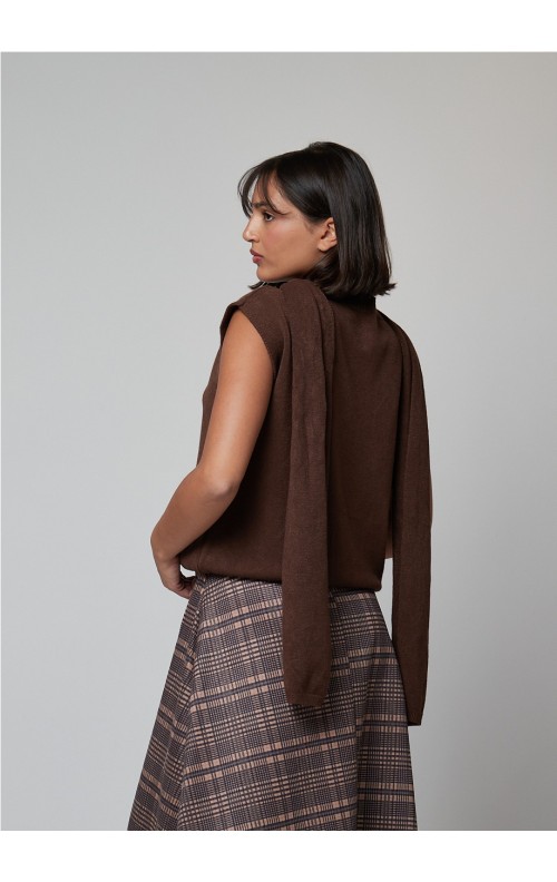 CHALECO & BUFANDA CHOCO 2