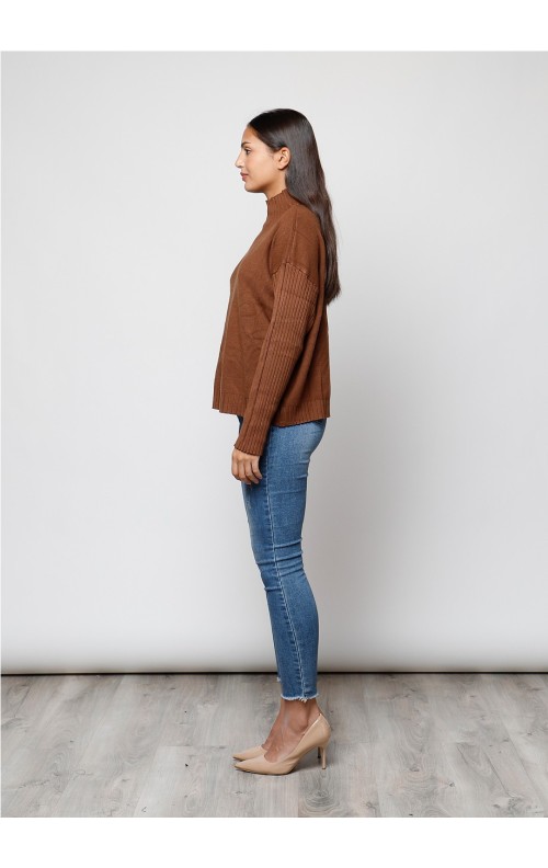 JERSEY CUELLO MARRON 2